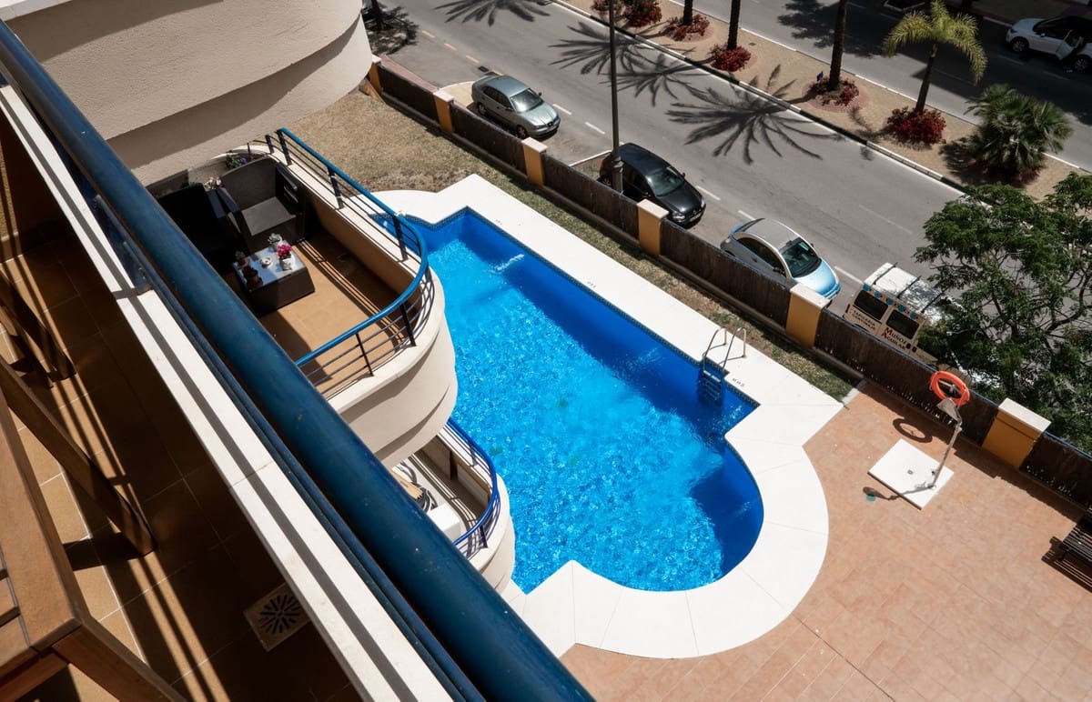 2 soverom Leilighet til salgs i Estepona med svømmebasseng garasje - € 360 000 (Ref: 10128467)
