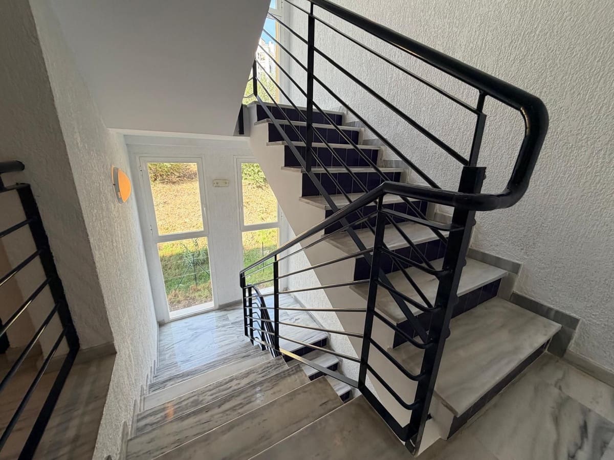 2 soverom Leilighet til salgs i Estepona med svømmebasseng garasje - € 360 000 (Ref: 10128467)