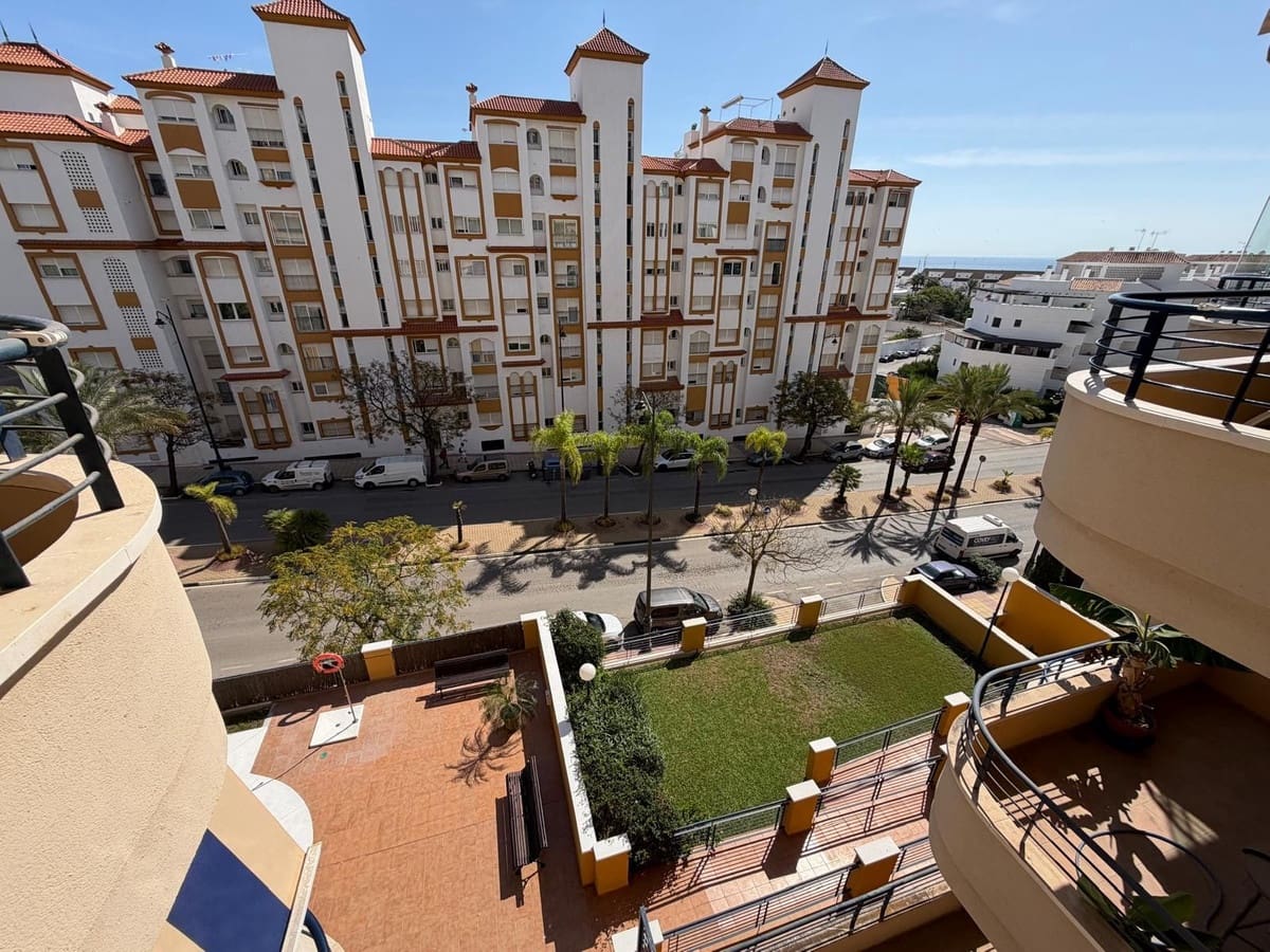 2 soverom Leilighet til salgs i Estepona med svømmebasseng garasje - € 360 000 (Ref: 10128467)