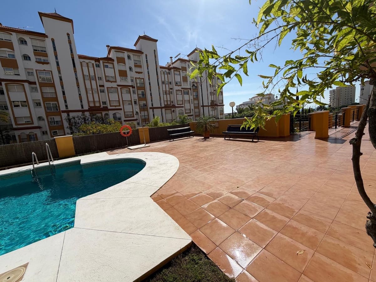 2 soverom Leilighet til salgs i Estepona med svømmebasseng garasje - € 360 000 (Ref: 10128467)