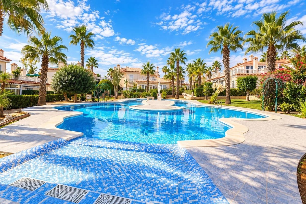 Apartamento de 2 habitaciones en Orihuela en venta con piscina - 175.000 € (Ref: 10128470)