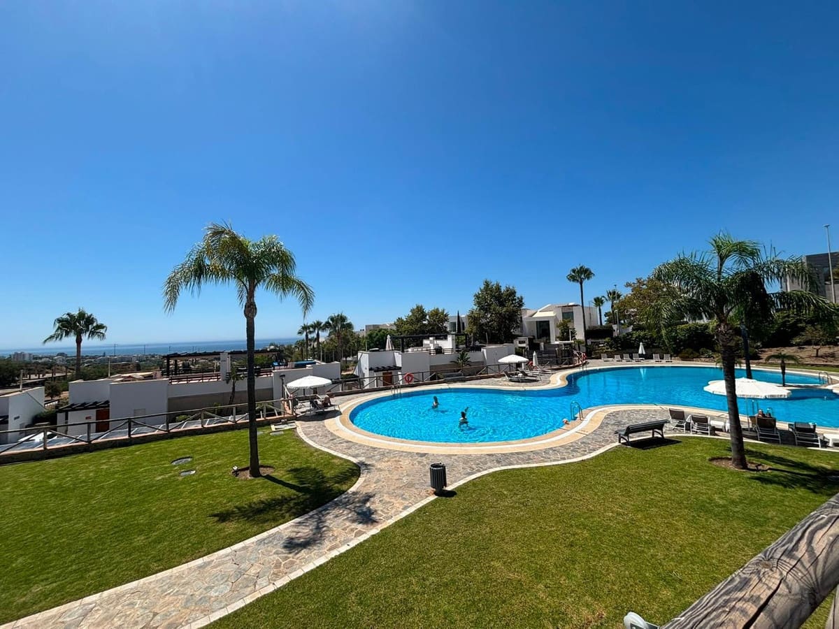 4 makuuhuone Omakotitalo myytävänä paikassa Marbella mukana uima-altaan 
autotalli - 965 000 € (Ref: 10128472)