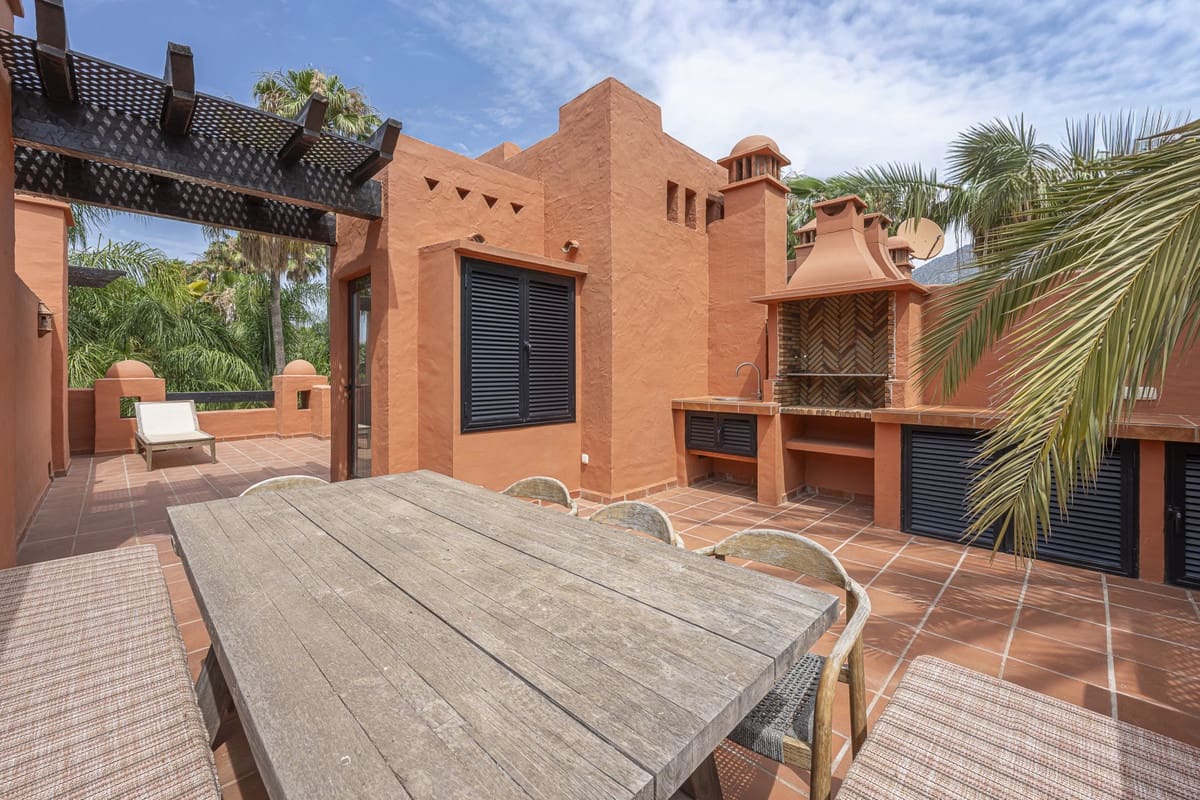 3 sovrum Hus till salu i Marbella med pool garage - 1 875 000 € (Ref: 10128474)
