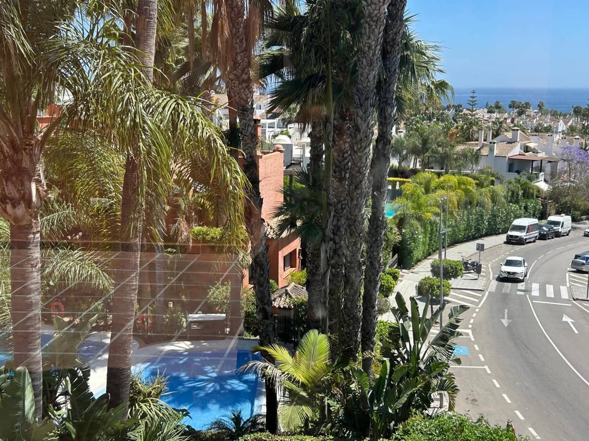 4 makuuhuone Huvila myytävänä paikassa Marbella mukana uima-altaan 
autotalli - 1 950 000 € (Ref: 10128475)