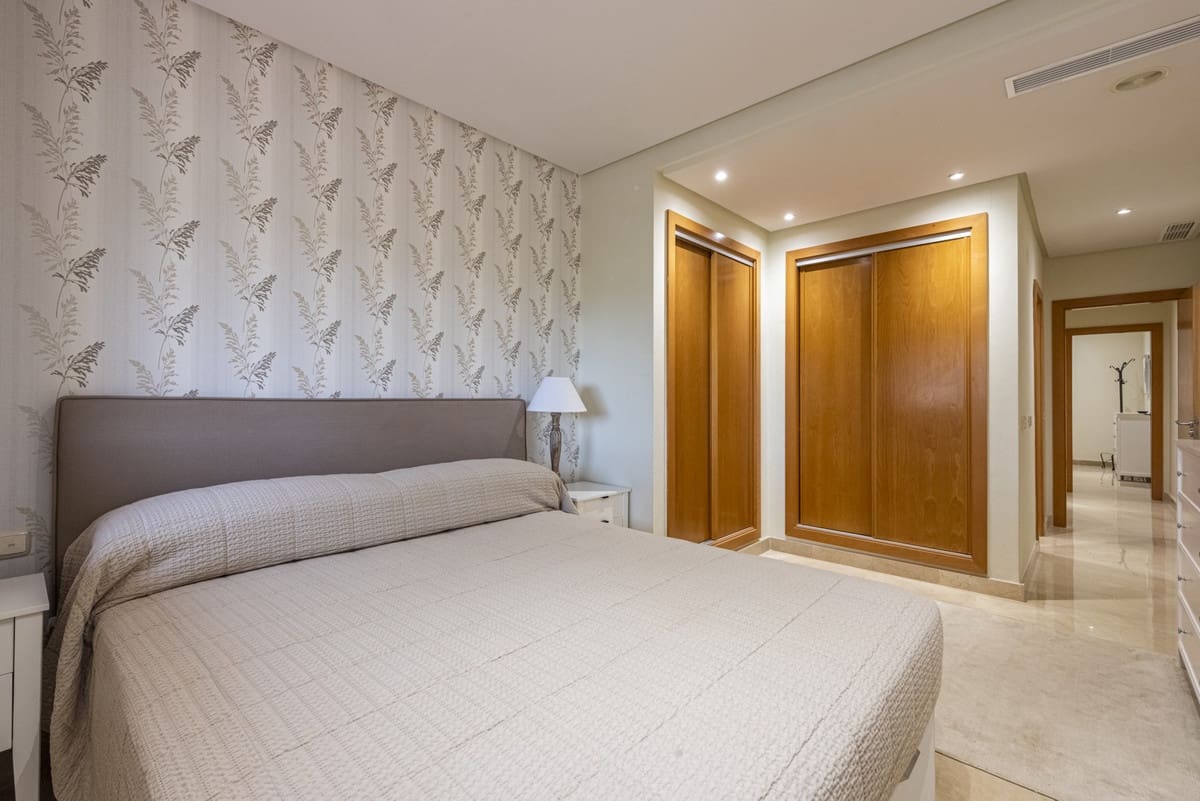 2 bedroom Apartment for sale in Marbella with pool garage - € 850,000 (Ref: 10128481)