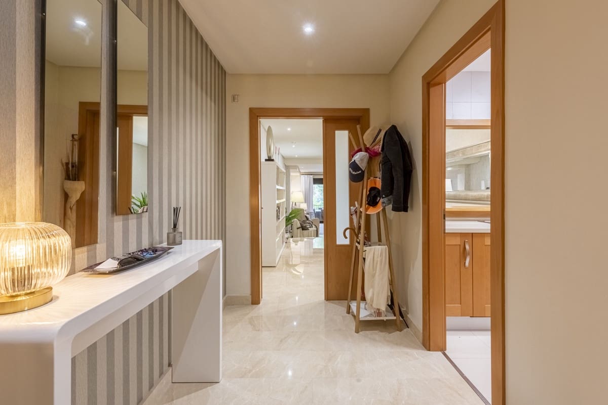 2 bedroom Apartment for sale in Marbella with pool garage - € 850,000 (Ref: 10128481)