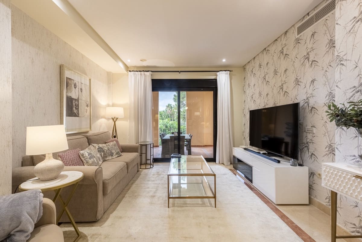 2 bedroom Apartment for sale in Marbella with pool garage - € 850,000 (Ref: 10128481)