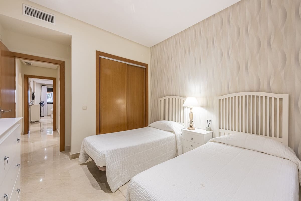 2 bedroom Apartment for sale in Marbella with pool garage - € 850,000 (Ref: 10128481)