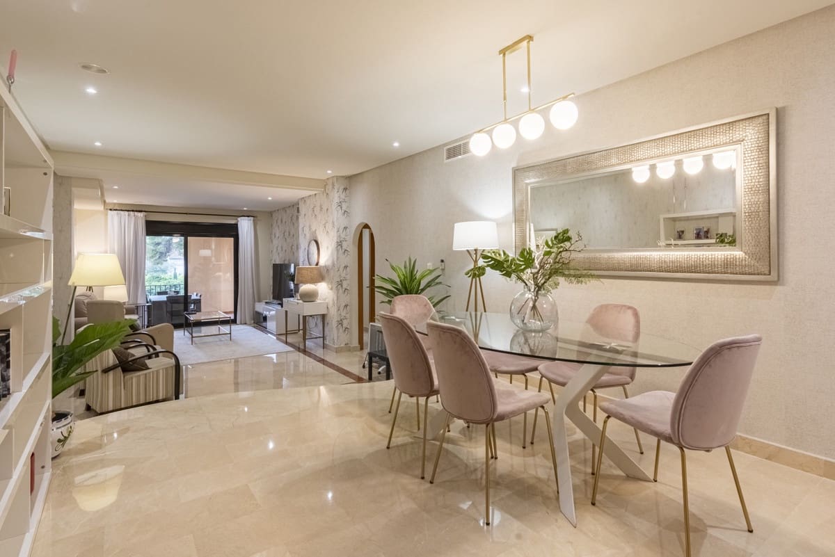 2 bedroom Apartment for sale in Marbella with pool garage - € 850,000 (Ref: 10128481)