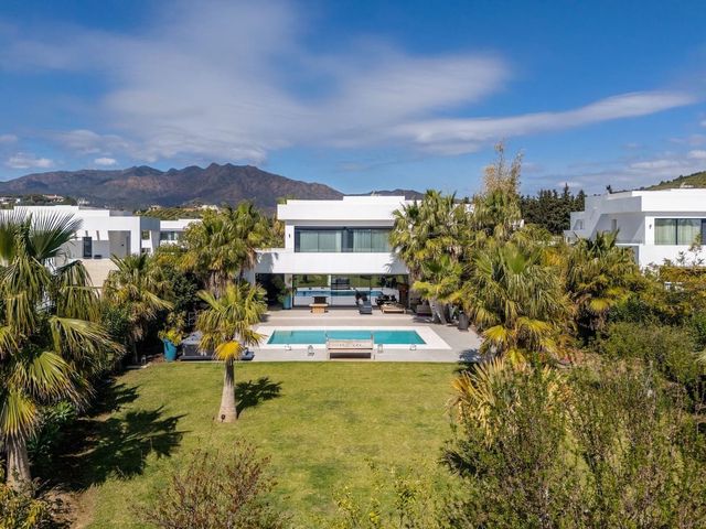 4 makuuhuone Huvila myytävänä paikassa Riviera del Sol, Mijas mukana uima-altaan 
autotalli - 1 800 000 € (Ref: 10128484)