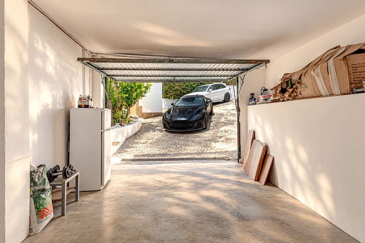 4 Zimmer Villa zu verkaufen in Marbella mit Pool Garage - 1.795.000 € (Ref: 10128485)
