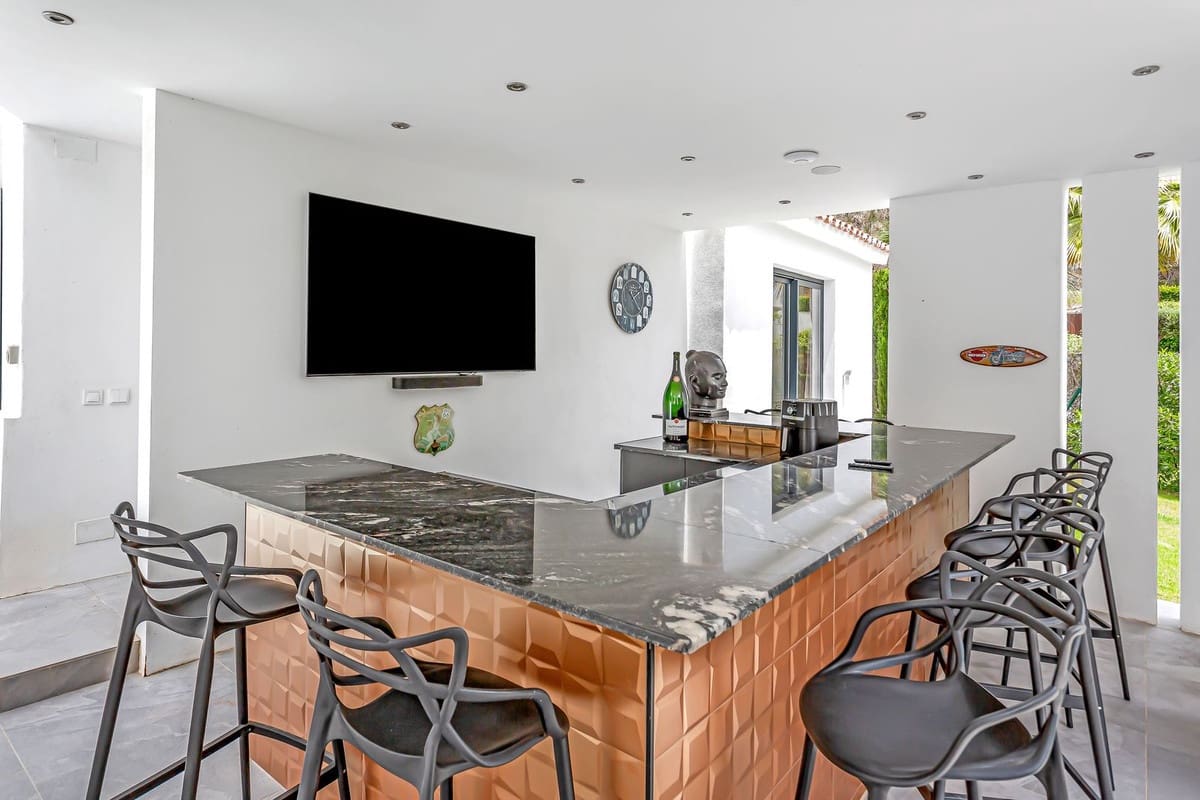 4 Zimmer Villa zu verkaufen in Marbella mit Pool Garage - 1.795.000 € (Ref: 10128485)