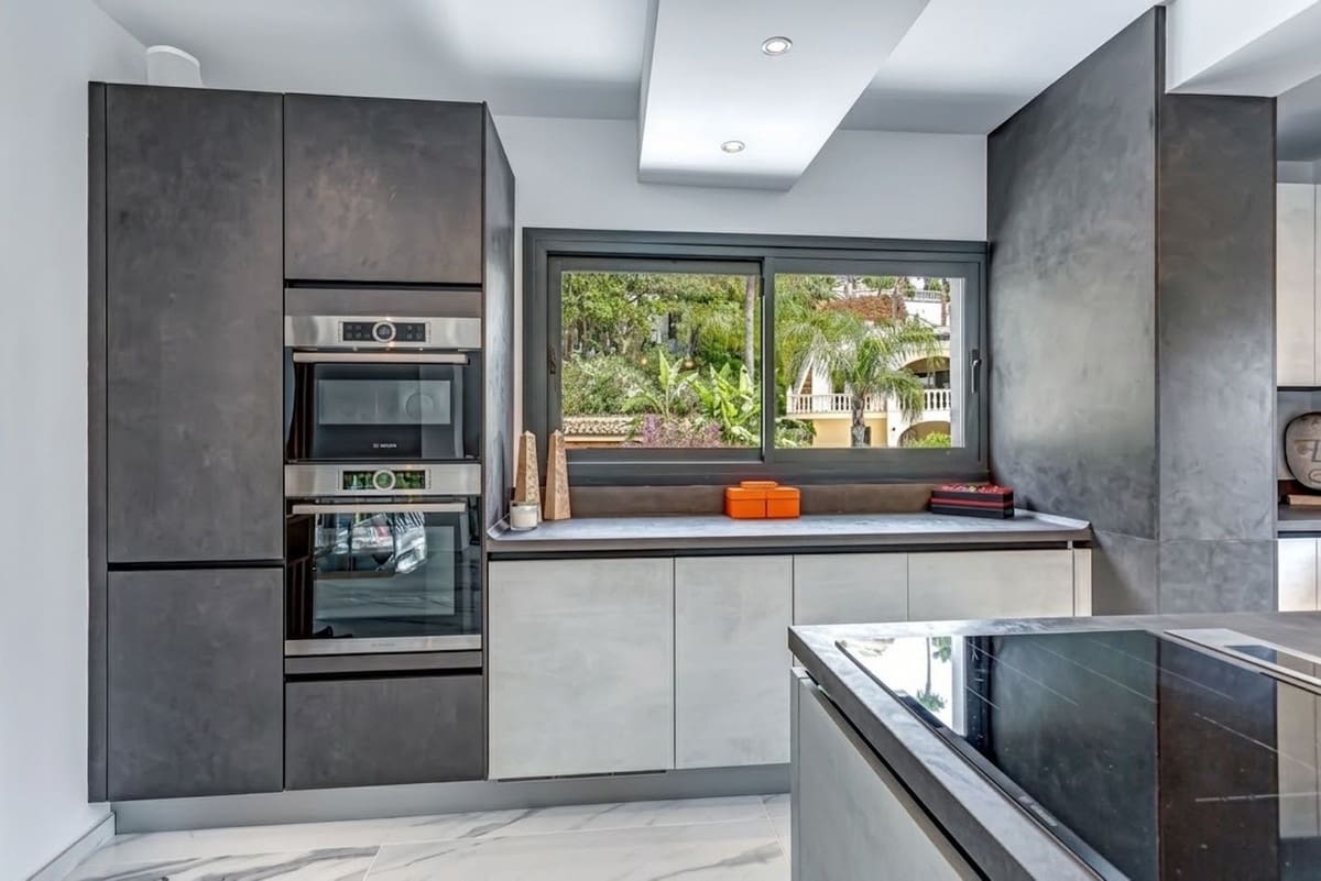 4 Zimmer Villa zu verkaufen in Marbella mit Pool Garage - 1.795.000 € (Ref: 10128485)