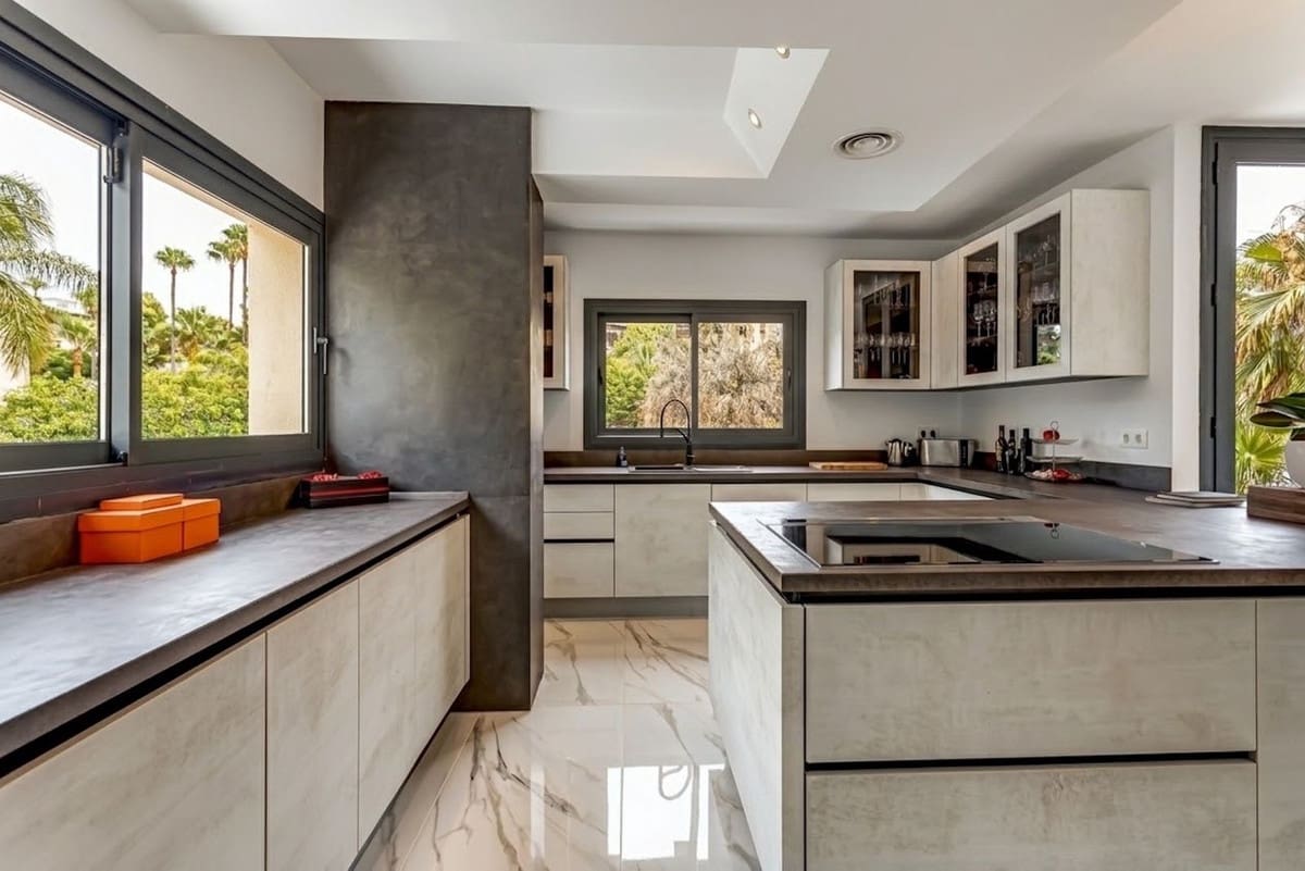 4 Zimmer Villa zu verkaufen in Marbella mit Pool Garage - 1.795.000 € (Ref: 10128485)