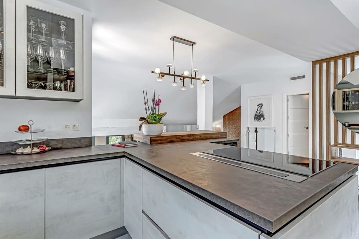 4 Zimmer Villa zu verkaufen in Marbella mit Pool Garage - 1.795.000 € (Ref: 10128485)