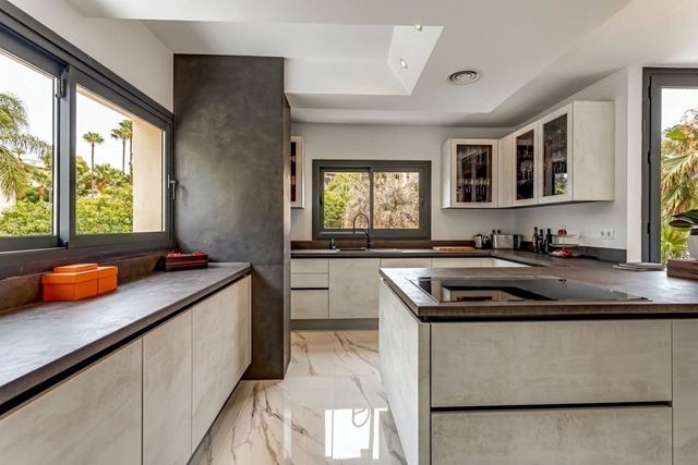 4 Zimmer Villa zu verkaufen in Huerta Belón - Calvario, Marbella mit Pool Garage - 1.795.000 € (Ref: 10128485)