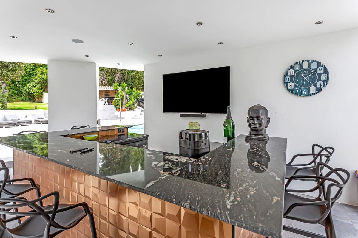 4 Zimmer Villa zu verkaufen in Marbella mit Pool Garage - 1.795.000 € (Ref: 10128485)