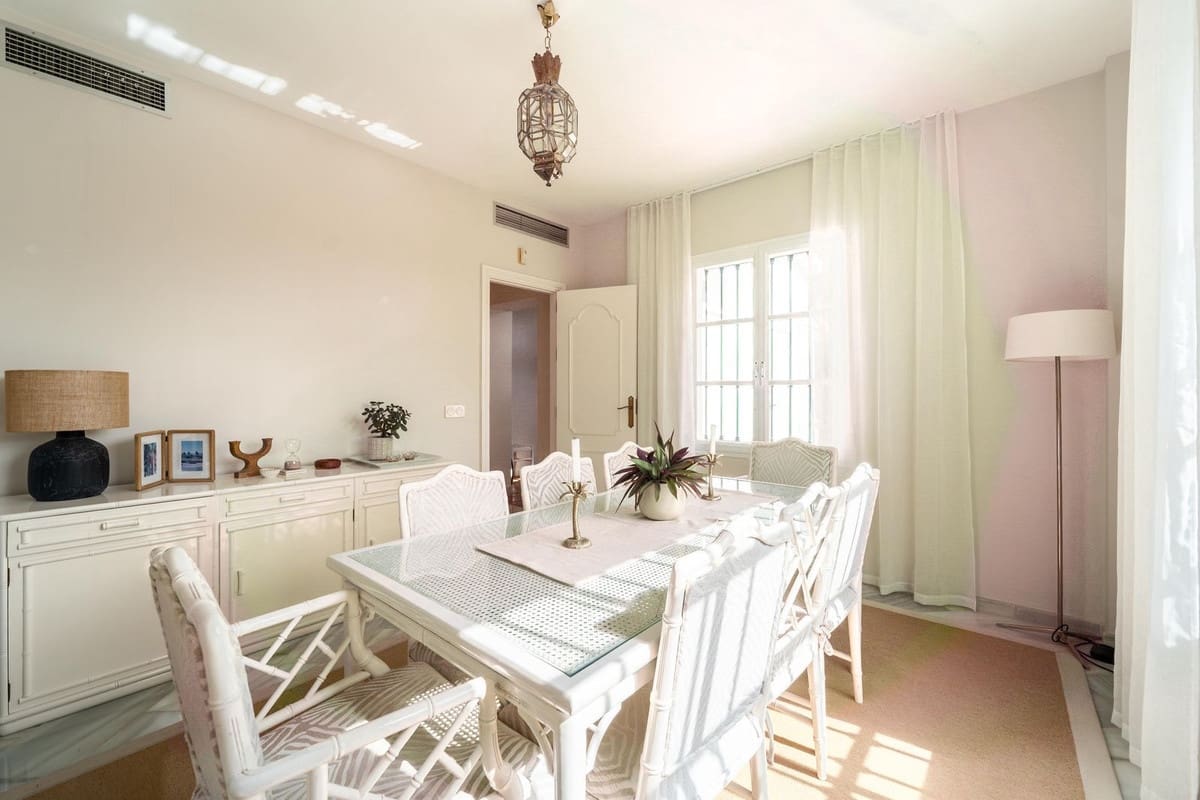 4 sovrum Villa till salu i Marbella med pool garage - 1 645 000 € (Ref: 10128487)
