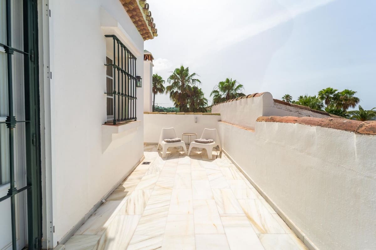 4 sovrum Villa till salu i Marbella med pool garage - 1 645 000 € (Ref: 10128487)