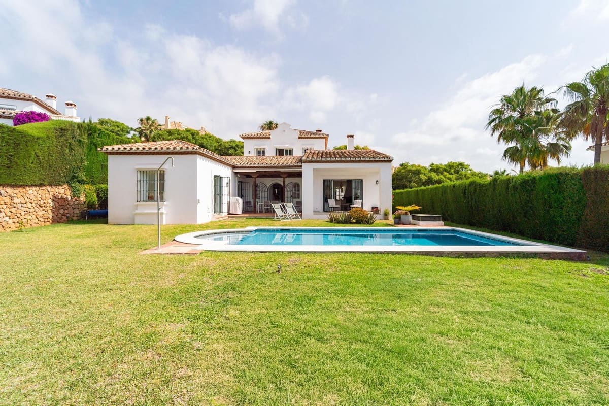 4 sovrum Villa till salu i Marbella med pool garage - 1 645 000 € (Ref: 10128487)
