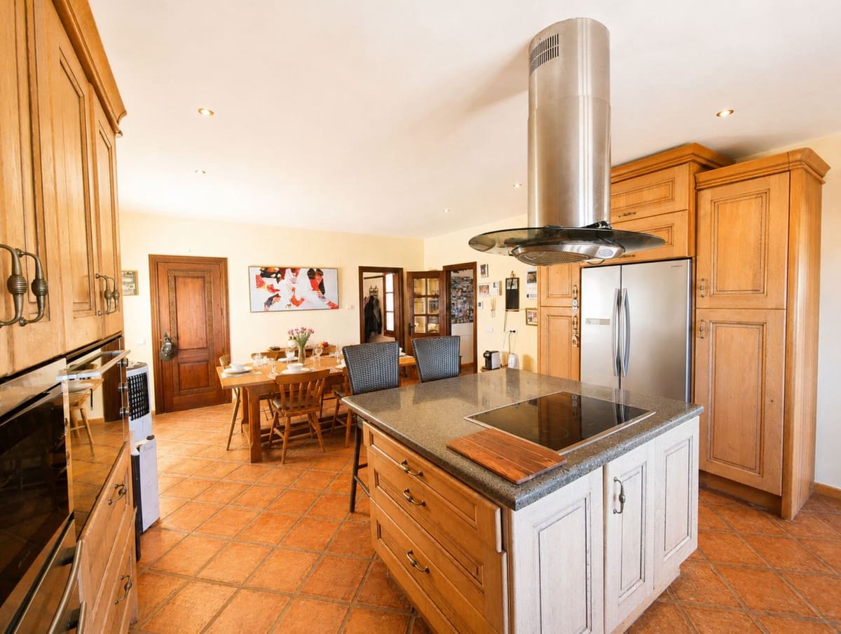 4 slaapkamer Finca/Landhuis te koop in Casares met garage - € 2.950.000 (Ref: 10128488)