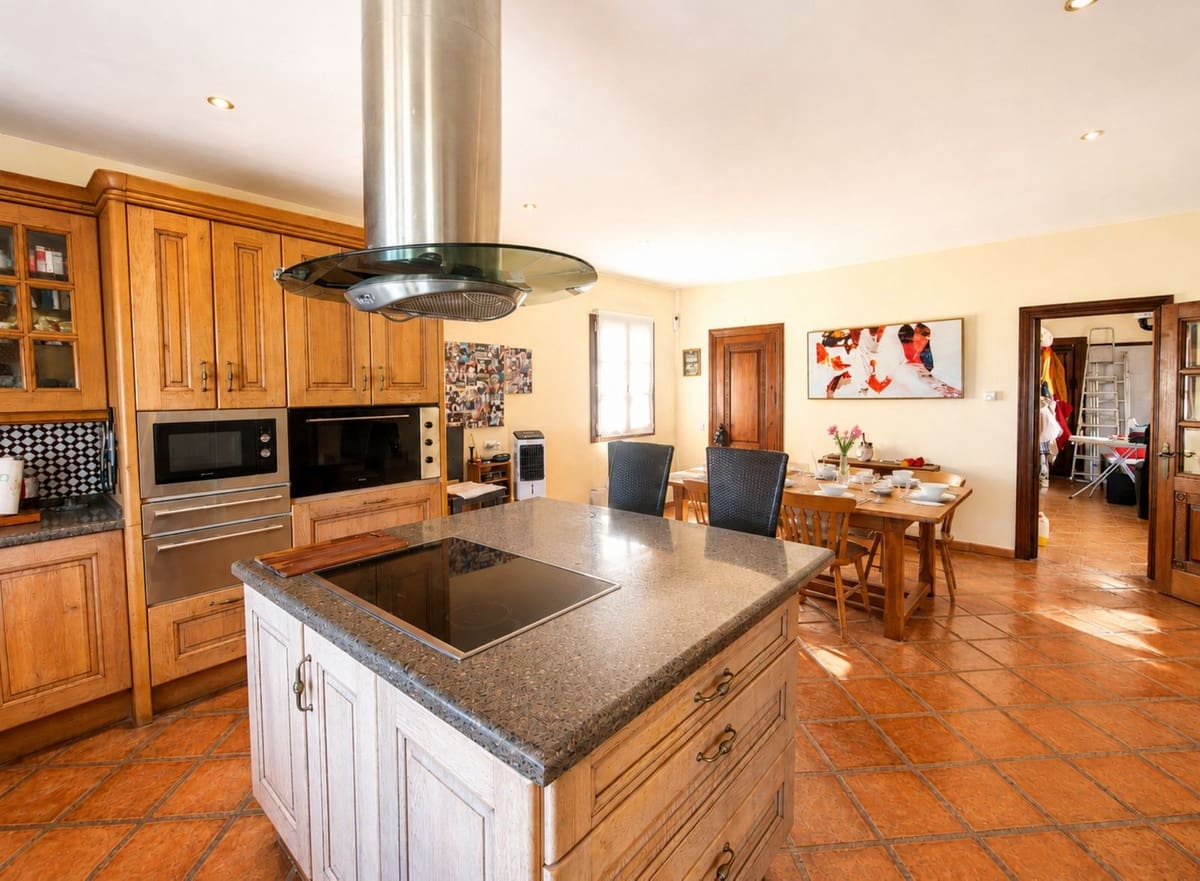 4 slaapkamer Finca/Landhuis te koop in Casares met garage - € 2.950.000 (Ref: 10128488)