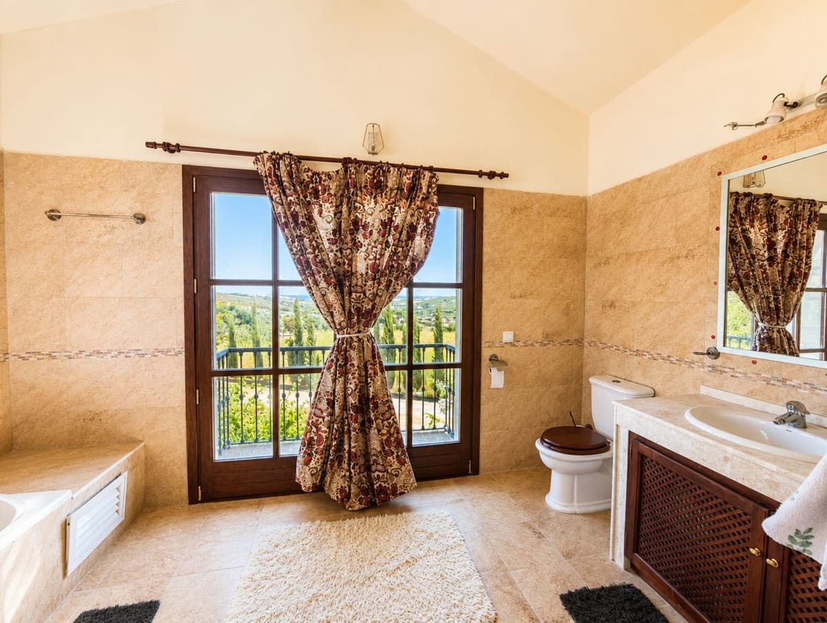 4 slaapkamer Finca/Landhuis te koop in Casares met garage - € 2.950.000 (Ref: 10128488)