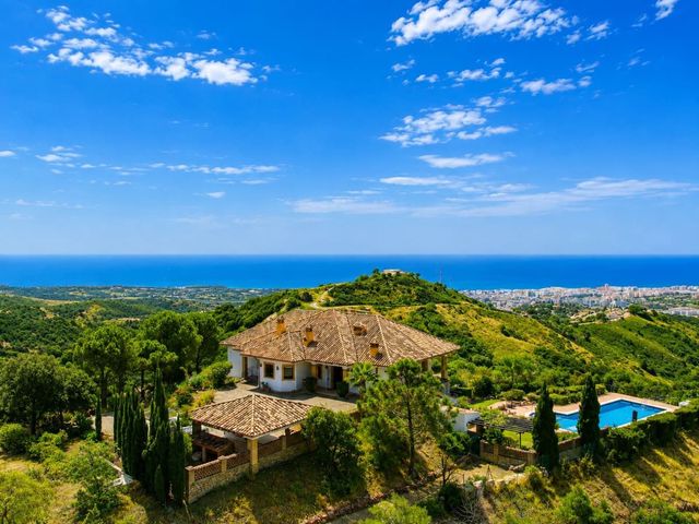 6 sypialnia Finka/Dom wiejski na sprzedaż w Atalaya-Isdabe, Estepona z basenem garażem - 3 400 000 € (Ref: 10128490)