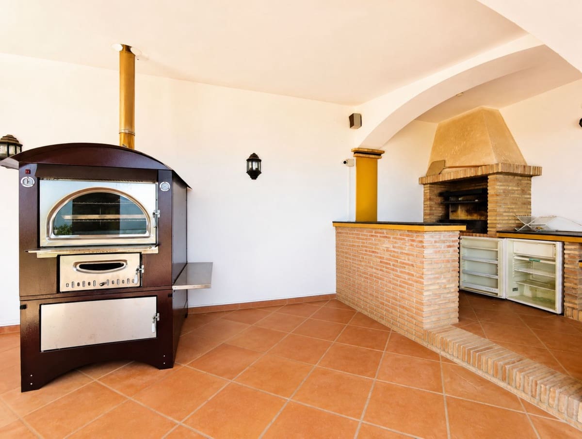 6 sypialnia Finka/Dom wiejski na sprzedaż w Estepona z basenem garażem - 3 400 000 € (Ref: 10128490)