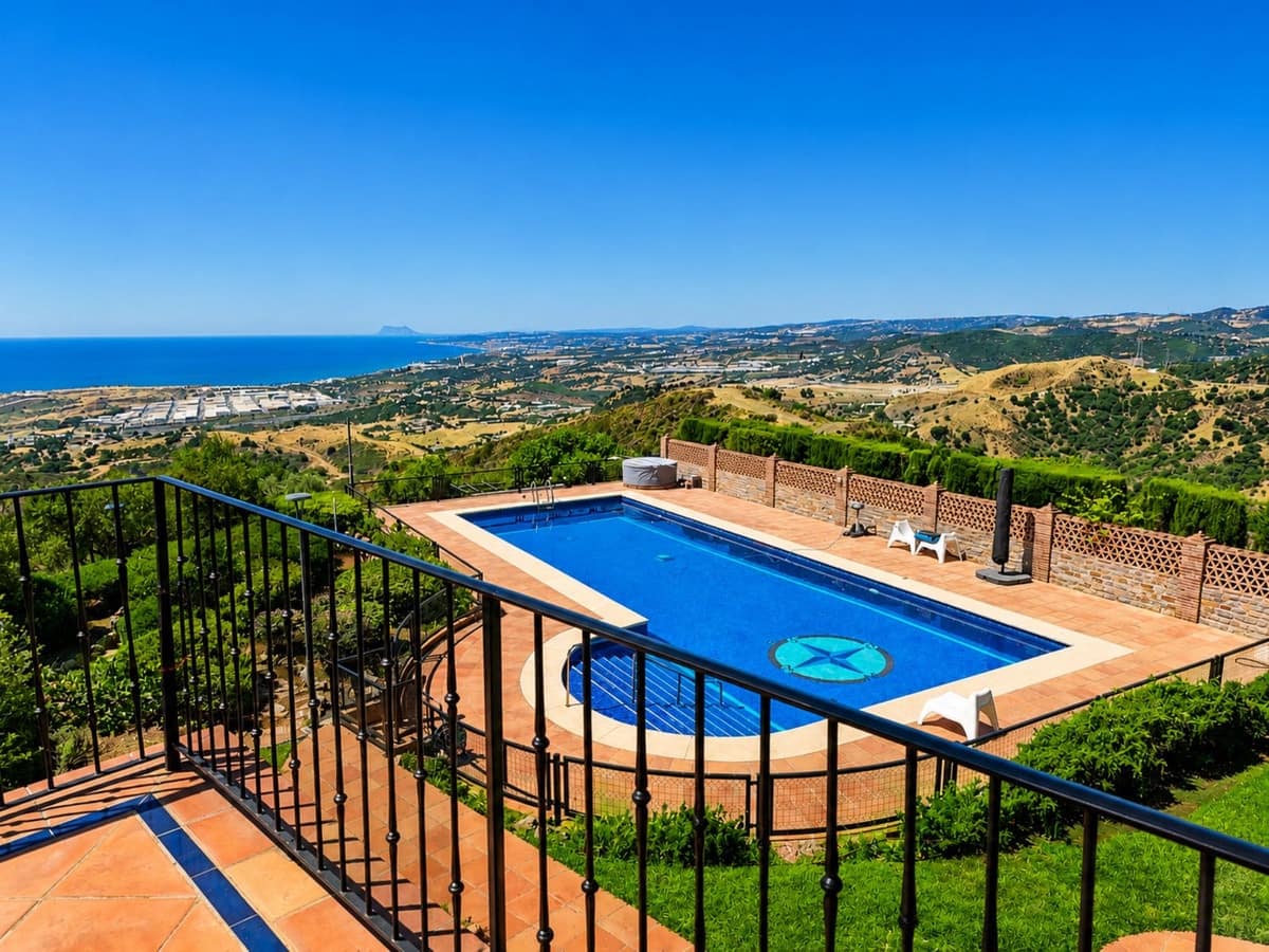 6 sypialnia Finka/Dom wiejski na sprzedaż w Estepona z basenem garażem - 3 400 000 € (Ref: 10128490)