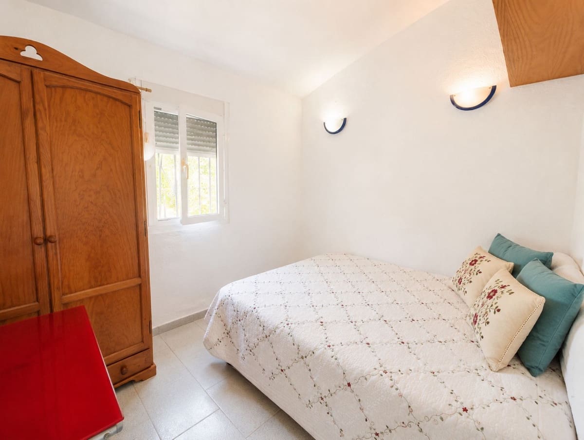 6 slaapkamer Finca/Landhuis te koop in El Padron met zwembad - € 900.000 (Ref: 10128491)