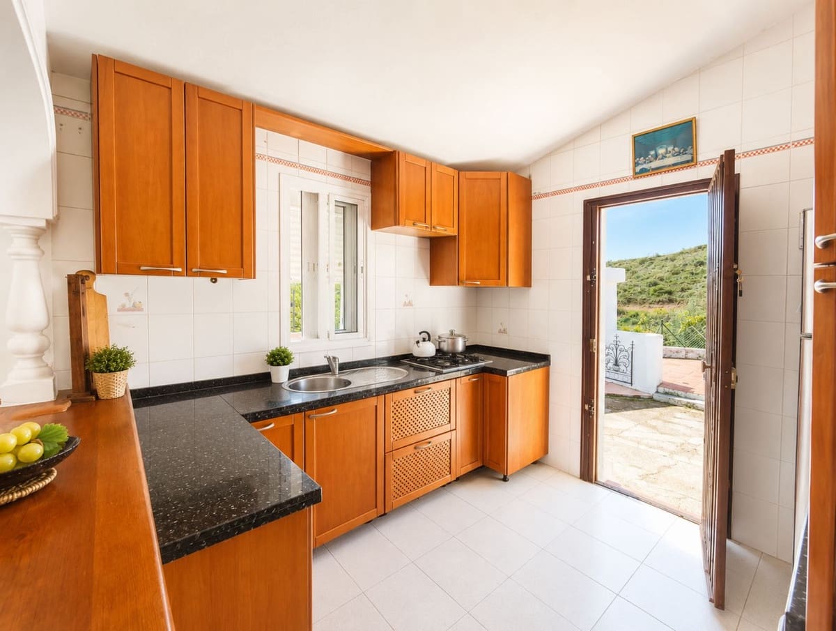 6 slaapkamer Finca/Landhuis te koop in El Padron met zwembad - € 900.000 (Ref: 10128491)
