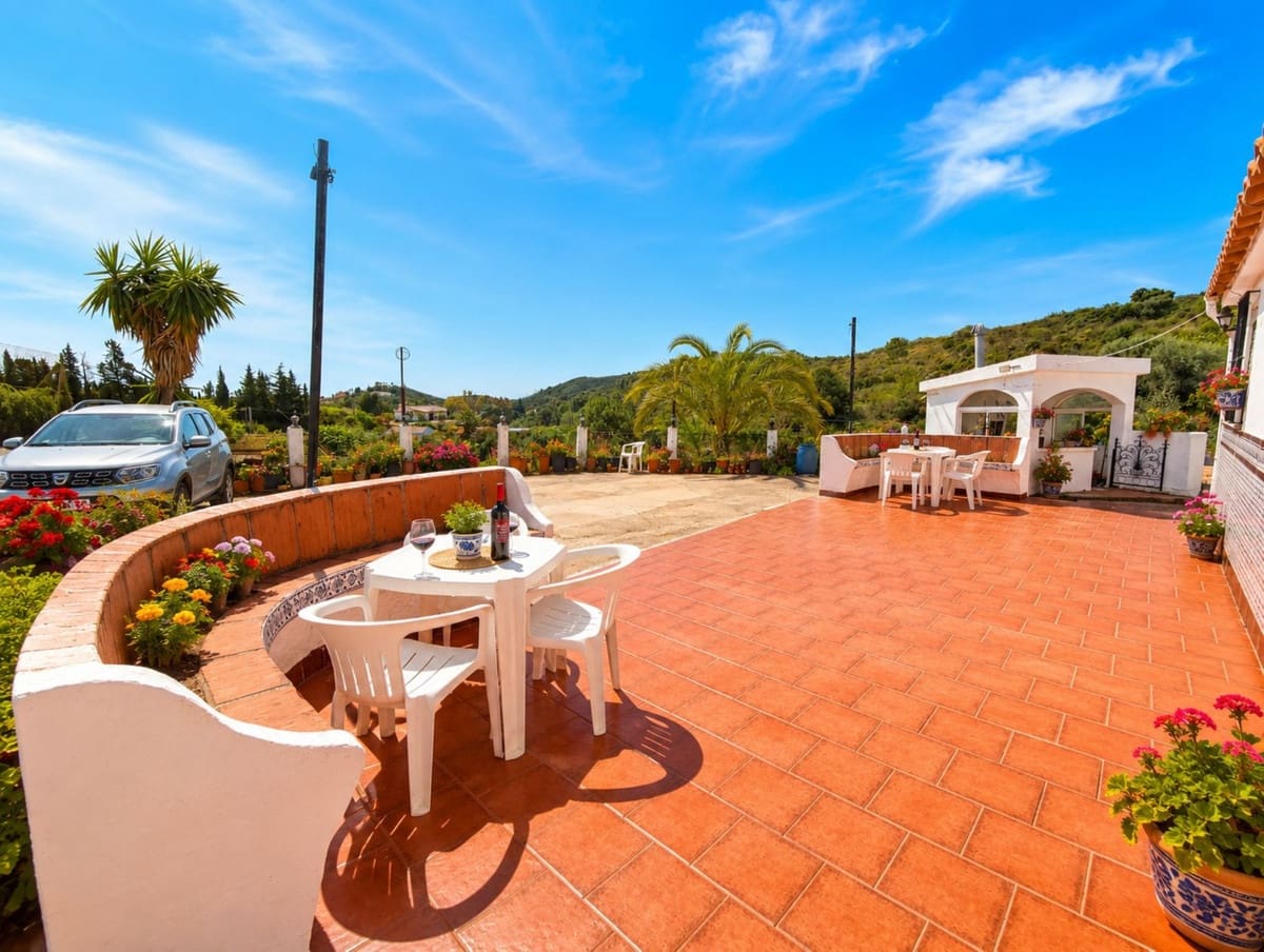 6 slaapkamer Finca/Landhuis te koop in El Padron met zwembad - € 900.000 (Ref: 10128491)