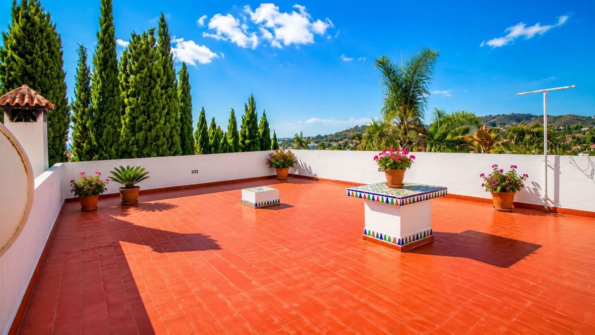 3 soveværelse Finca/Landehus til salg i Estepona med swimmingpool garage - € 995.000 (Ref: 10128494)