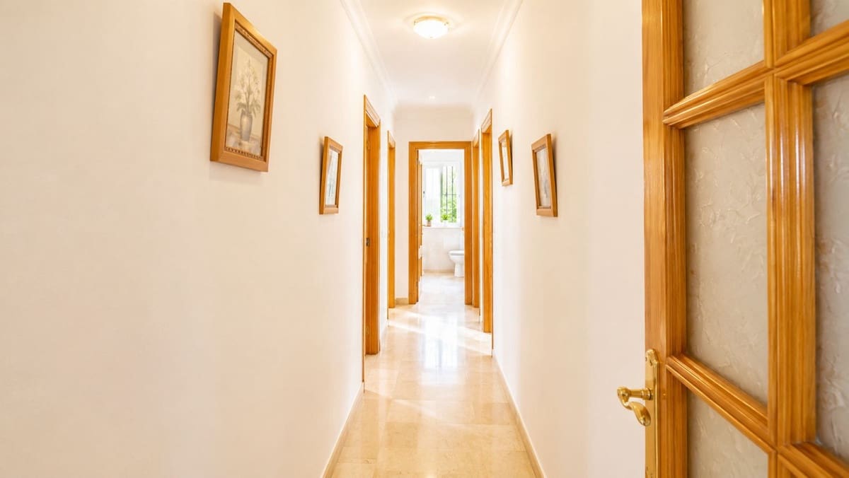 3 soveværelse Finca/Landehus til salg i Estepona med swimmingpool garage - € 995.000 (Ref: 10128494)