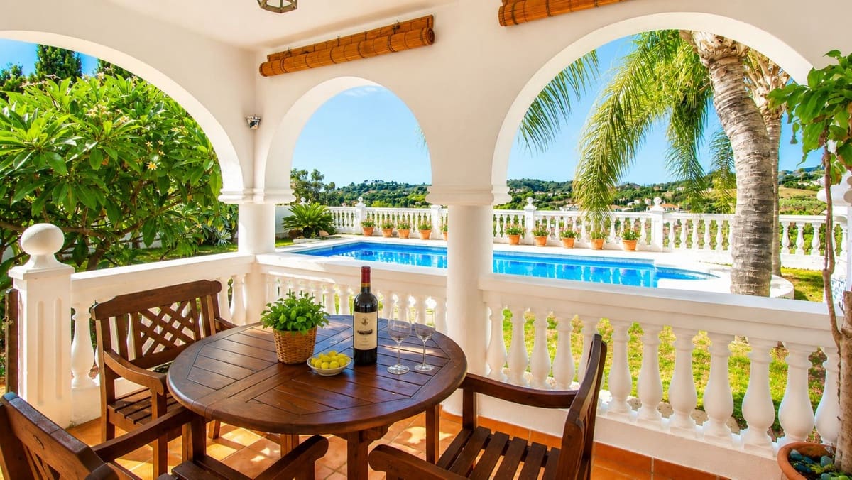 3 soveværelse Finca/Landehus til salg i Estepona med swimmingpool garage - € 995.000 (Ref: 10128494)
