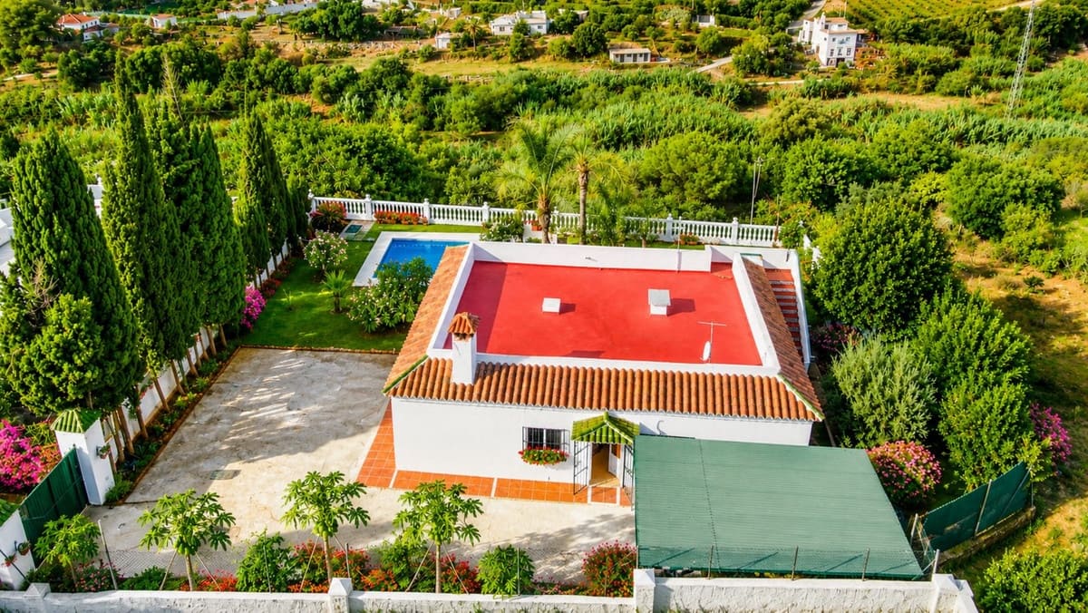 3 soveværelse Finca/Landehus til salg i Estepona med swimmingpool garage - € 995.000 (Ref: 10128494)