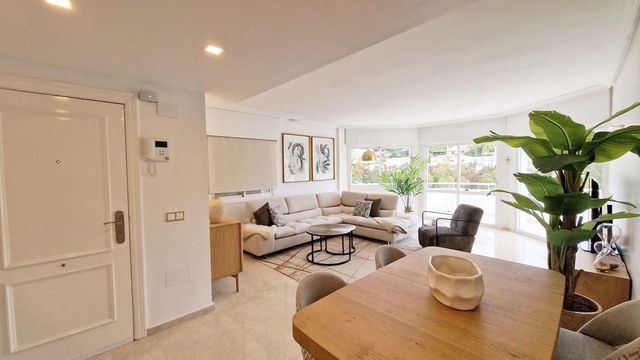 3 makuuhuone Huoneisto myytävänä paikassa Benalmadena Costa, Benalmádena mukana uima-altaan 
autotalli - 720 000 € (Ref: 10128500)