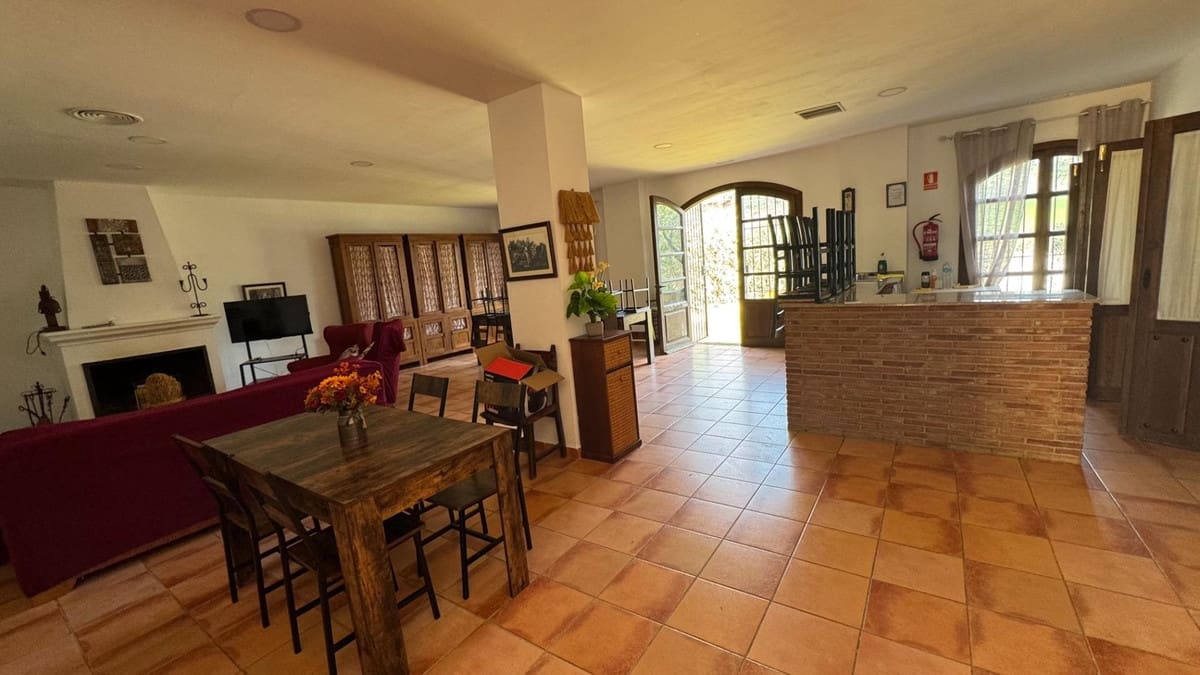 Finca/Casa Rural de 10 habitaciones en Teba en venta con piscina garaje - 1.950.000 € (Ref: 10128502)