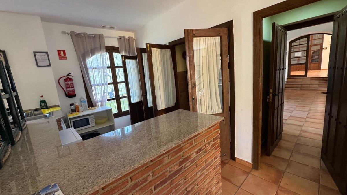 Finca/Casa Rural de 10 habitaciones en Teba en venta con piscina garaje - 1.950.000 € (Ref: 10128502)