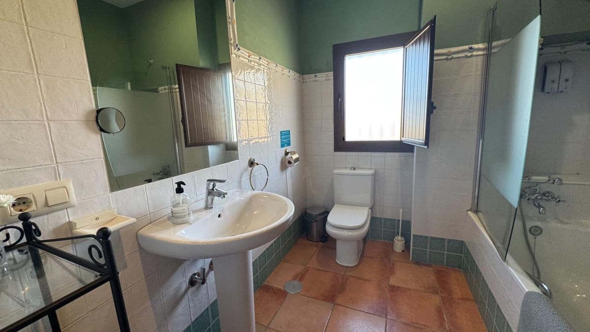 Finca/Casa Rural de 10 habitaciones en Teba en venta con piscina garaje - 1.950.000 € (Ref: 10128502)