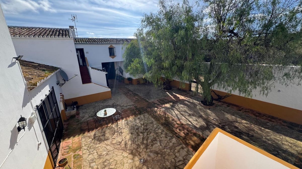 Finca/Casa Rural de 10 habitaciones en Teba en venta con piscina garaje - 1.950.000 € (Ref: 10128502)