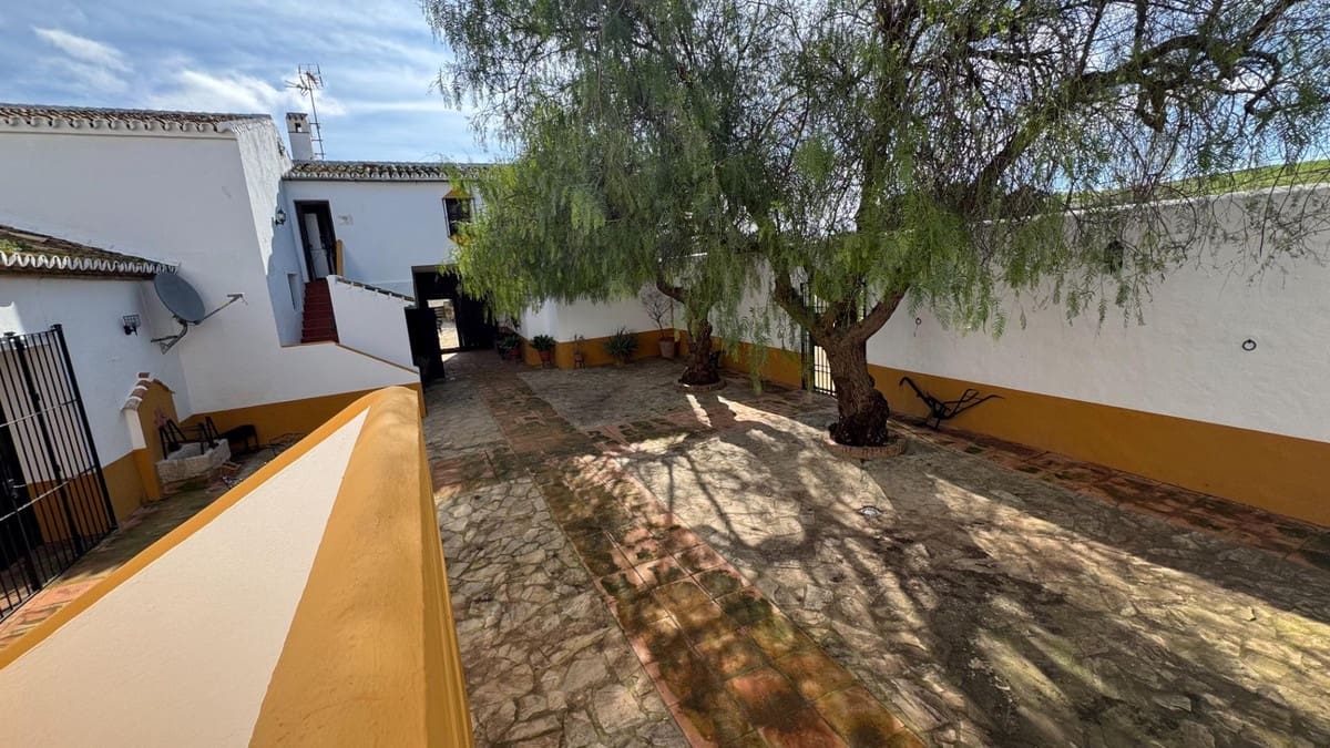 Finca/Casa Rural de 10 habitaciones en Teba en venta con piscina garaje - 1.950.000 € (Ref: 10128502)