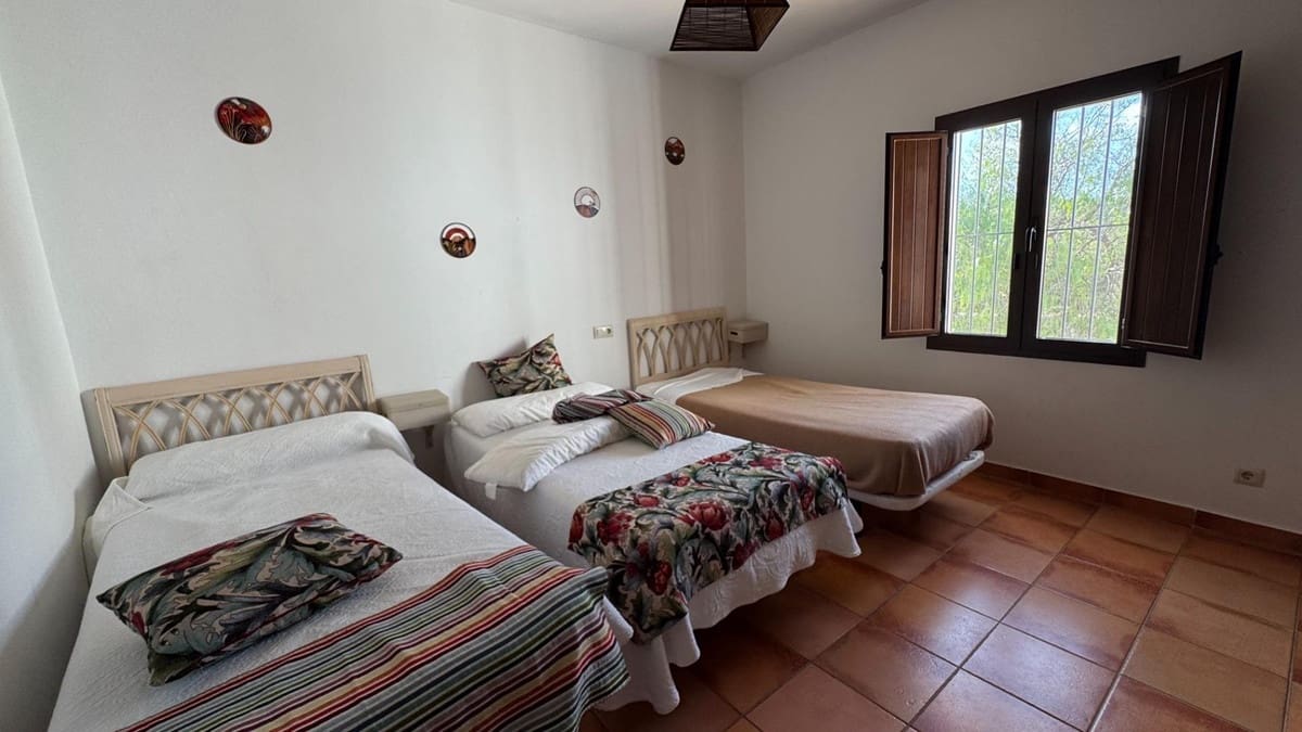 Finca/Casa Rural de 10 habitaciones en Teba en venta con piscina garaje - 1.950.000 € (Ref: 10128502)