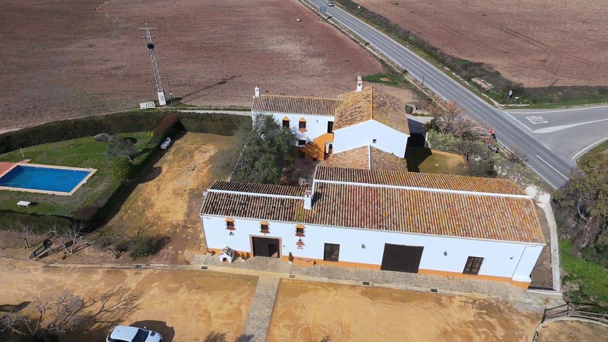 Finca/Casa Rural de 10 habitaciones en Teba en venta con piscina garaje - 1.950.000 € (Ref: 10128502)