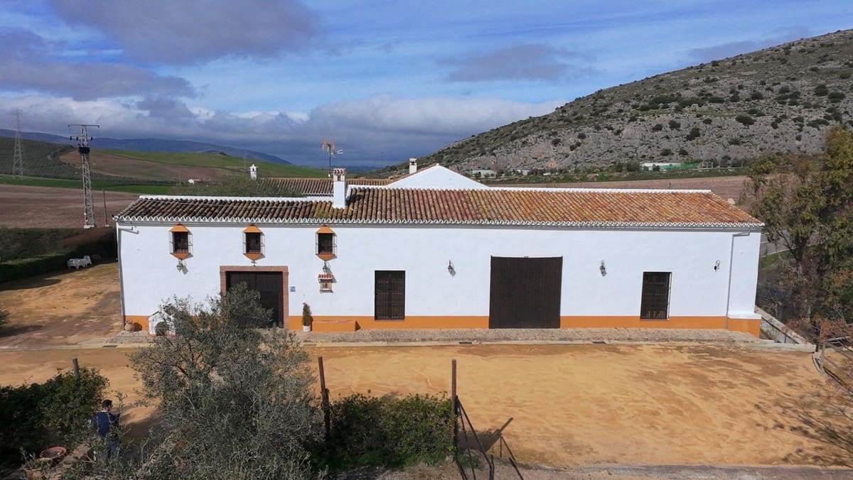 Finca/Casa Rural de 10 habitaciones en Teba en venta con piscina garaje - 1.950.000 € (Ref: 10128502)