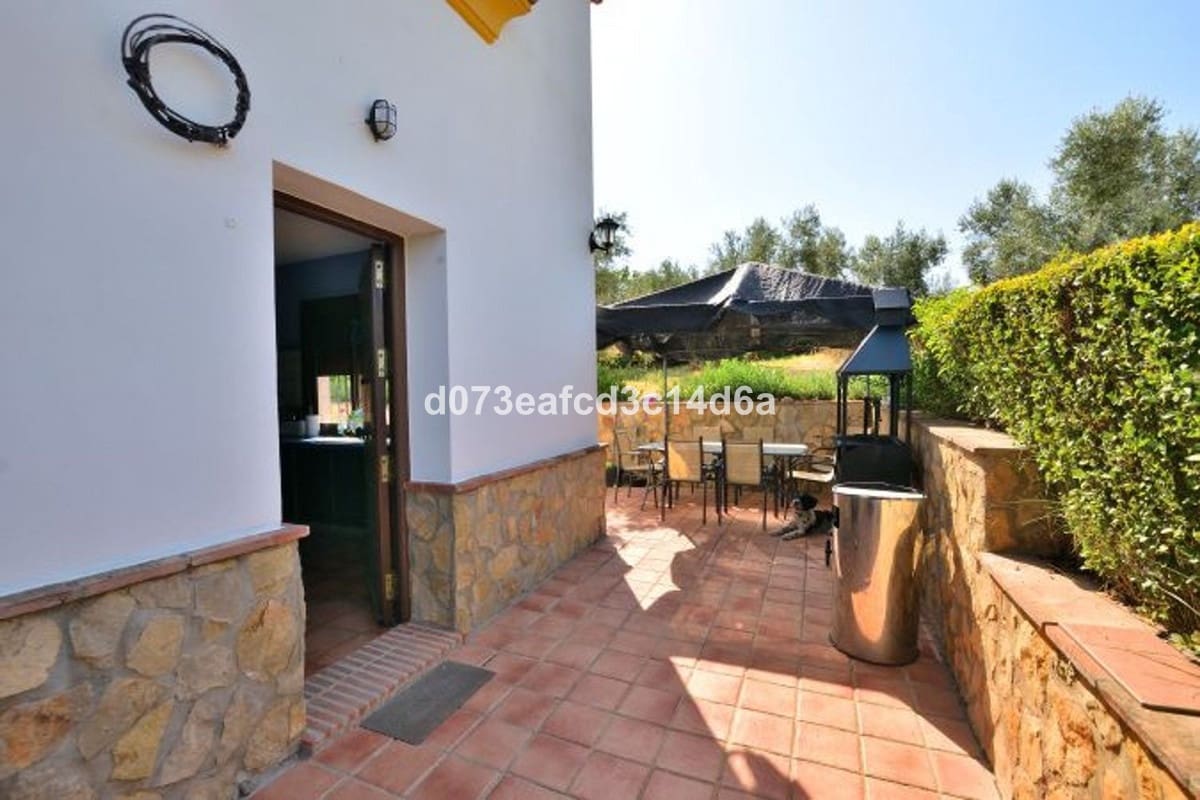6 bedroom Finca/Country House for sale in Arriate with pool - € 395,000 (Ref: 10128514)