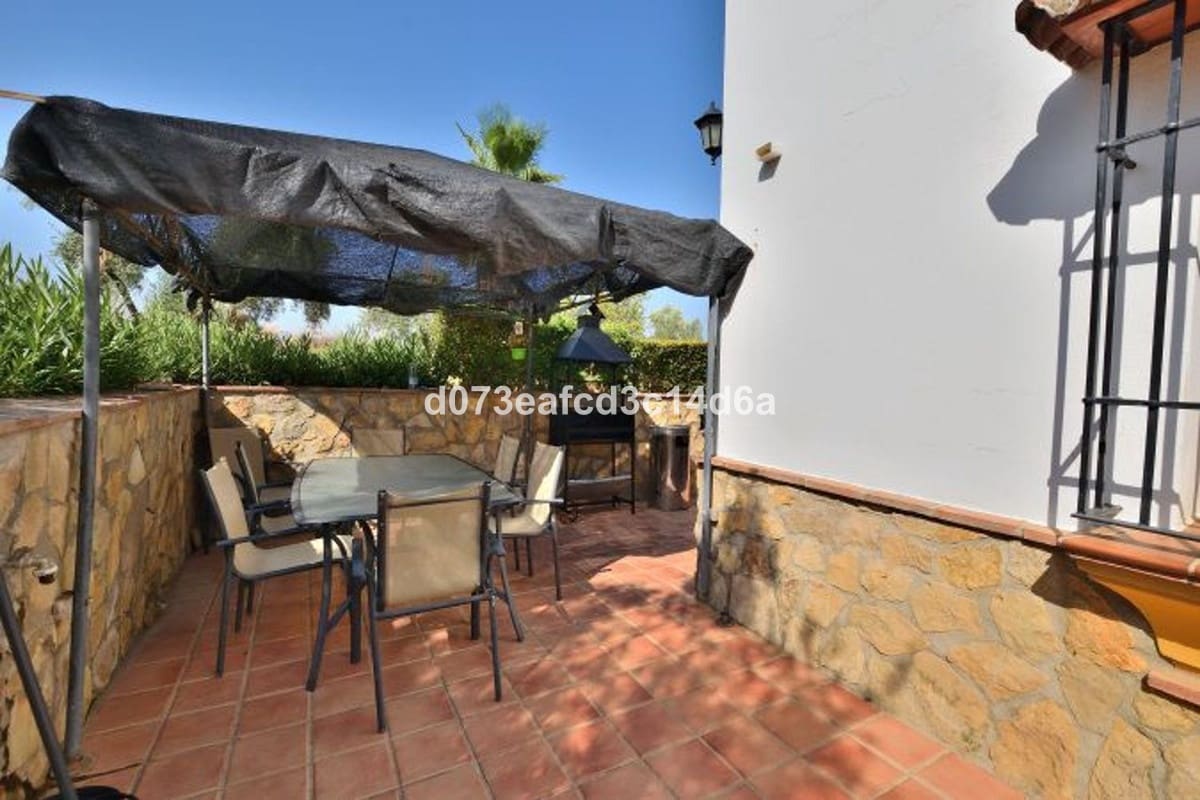 6 bedroom Finca/Country House for sale in Arriate with pool - € 395,000 (Ref: 10128514)