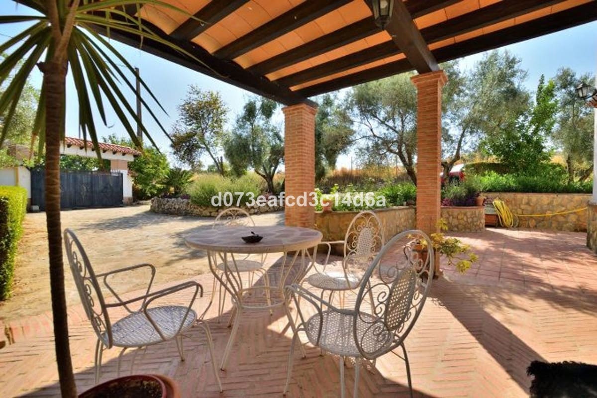 6 bedroom Finca/Country House for sale in Arriate with pool - € 395,000 (Ref: 10128514)