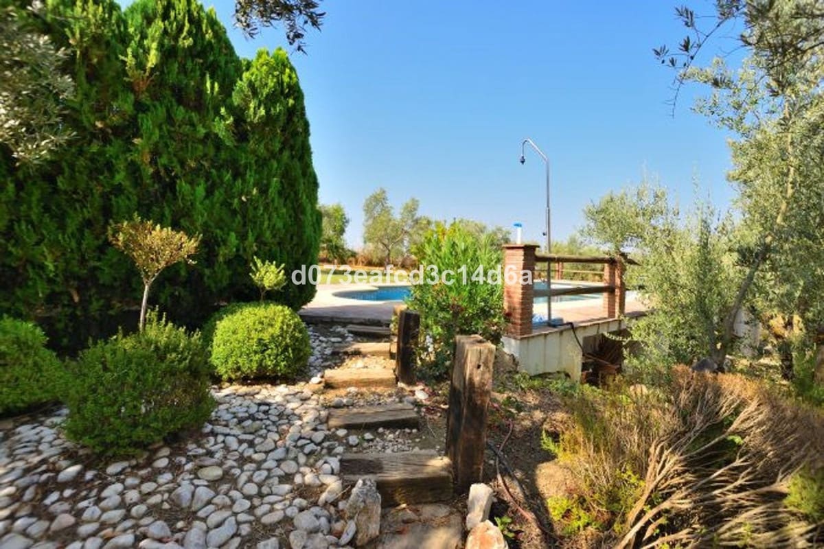6 bedroom Finca/Country House for sale in Arriate with pool - € 395,000 (Ref: 10128514)